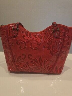 Red embossed handbag from the brand MC (Marc Chantal) Western-style floral RED.